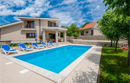 Four-Bedroom Holiday Home In Vinjani Gornji