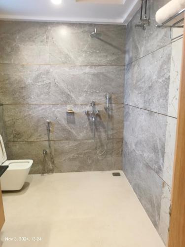 Ένα μπάνιο στο RS Regal Inn-Deoghar