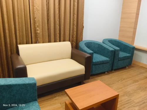 Χώρος καθιστικού στο RS Regal Inn-Deoghar