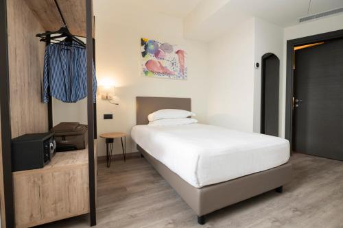 Hotel Plaza — Bedroom