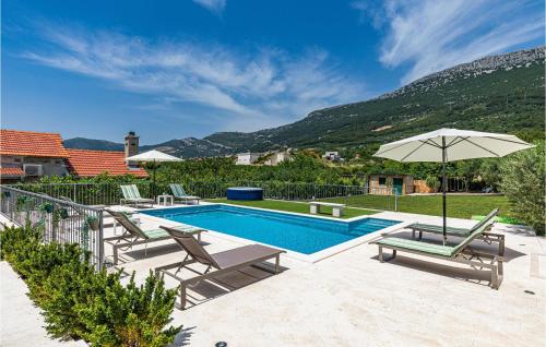 Beautiful Home In Kastel Luksic