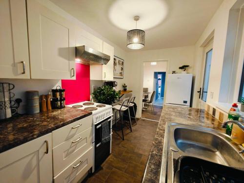 Η κουζίνα ή μικρή κουζίνα στο 2br Fortuna Meadow