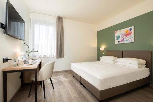 Hotel Plaza — Room