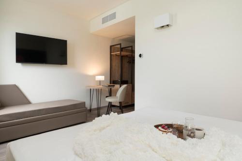 Hotel Plaza — Bedroom