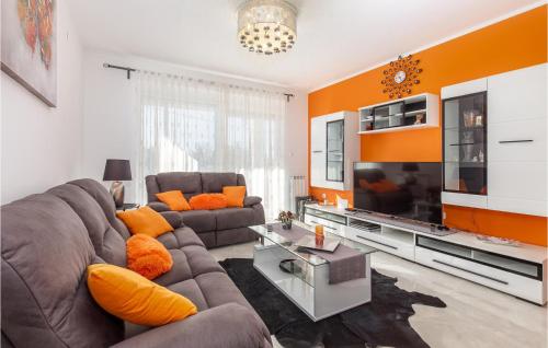 Photo de la galerie de l'établissement 3 Bedroom Stunning Home In Smrika, à Šmrika