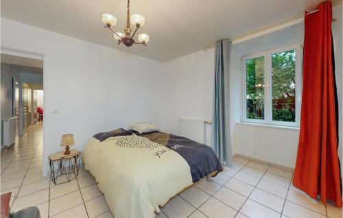 Una cama o camas en una habitación de Nice Apartment In Trouvans With Wifi