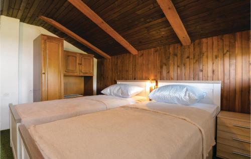 Three-Bedroom Apartment In Bibinje