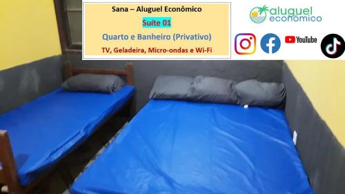 two beds in a room with a sign that reads sun angeligorigor shuttle au at Sana - Aluguel Econômico in Sana