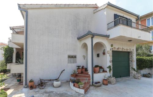 Four-Bedroom Holiday Home In Kastel Sucurac Ii