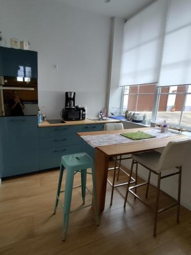 a kitchen with a table and two chairs and a counter at Gîte pour 2 in Wingen