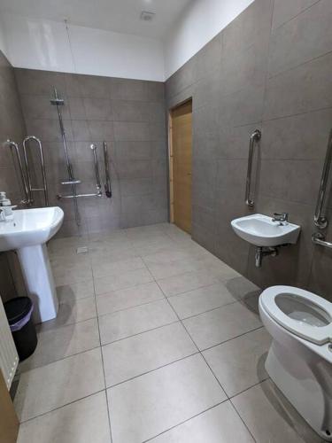 Bilik mandi di 56 Bayhead Stornoway, 7 Bedroom house