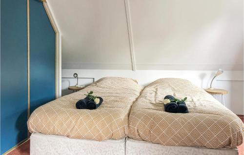 a bed with two stuffed animals on top of it at Residentie De Mors Type Dinkel in Delden