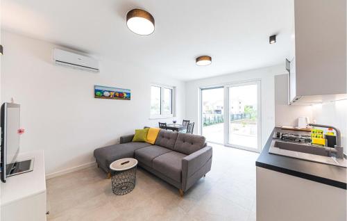 Cozy Apartment In Kastel Novi With Swimming Pool