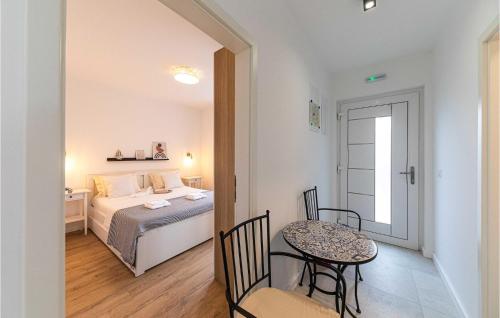 Cozy Apartment In Kastel Novi With Swimming Pool