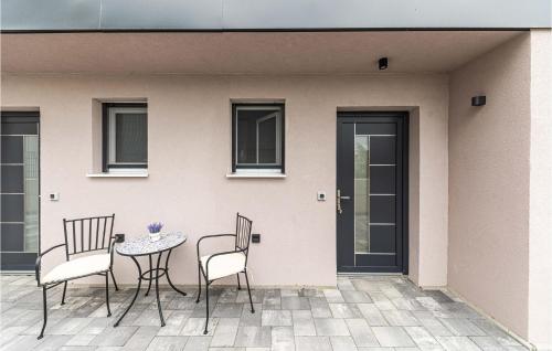 Cozy Apartment In Kastel Novi With Swimming Pool