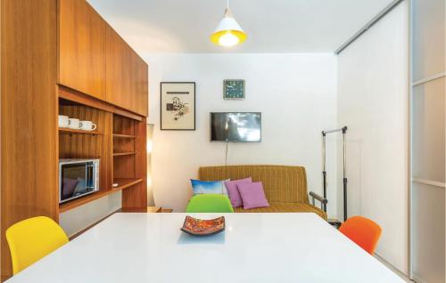 Nice Apartment In Makarska photo 3