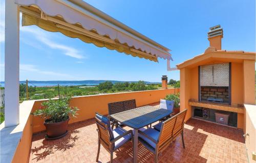 a patio with a table and chairs on a balcony at Cozy Apartment In Kastel Novi in Kastel Novi