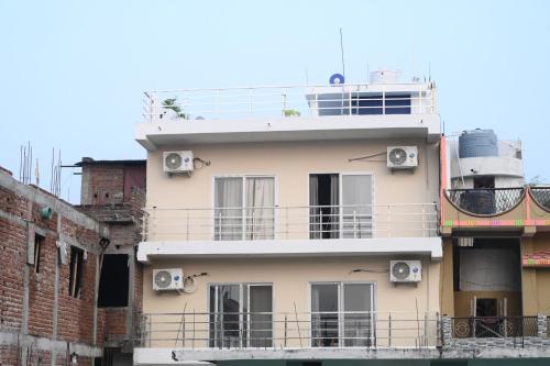 a building with a balcony on top of it at shangrila stay in Bodh Gaya