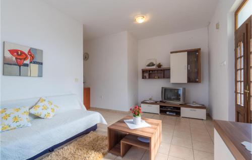Gorgeous Apartment In Pula With Wifi