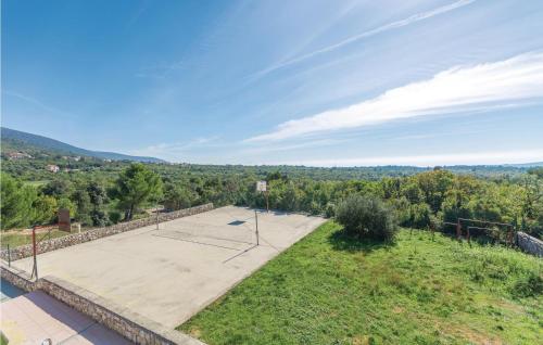 2 Bedroom Beautiful Apartment In Labin