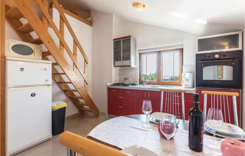 Kuchyň nebo kuchyňský kout v ubytování Apartment Koromacno Sveti Lovrec