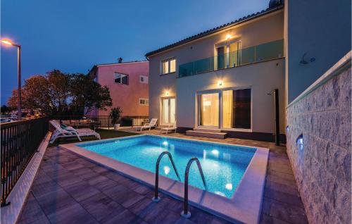 Four-Bedroom Holiday Home In Sibenik