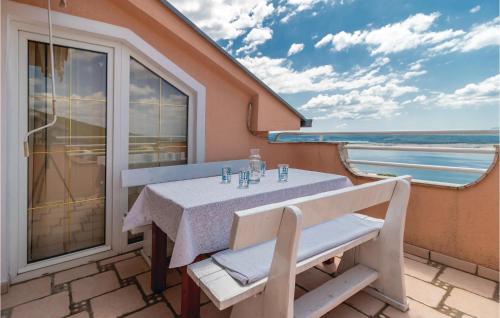 Lovely Apartment In Dramalj With Wifi