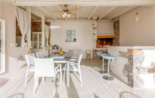 Lovely Apartment In Dramalj With Wifi