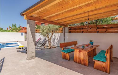 Бассейн в Apartment Pula 21 или поблизости