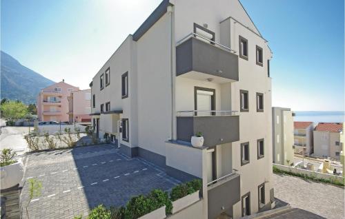 One-Bedroom Apartment In Makarska