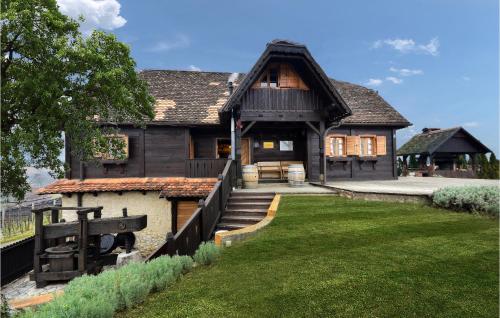 Six-Bedroom Holiday Home In Jastrebarsko