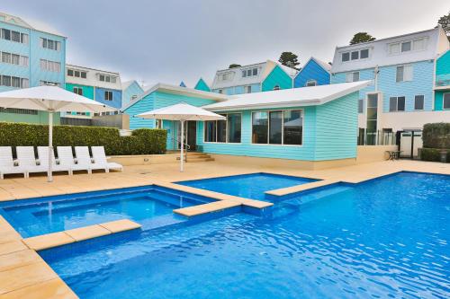 a swimming pool in front of a building at Lady Bay Resort in Warrnambool