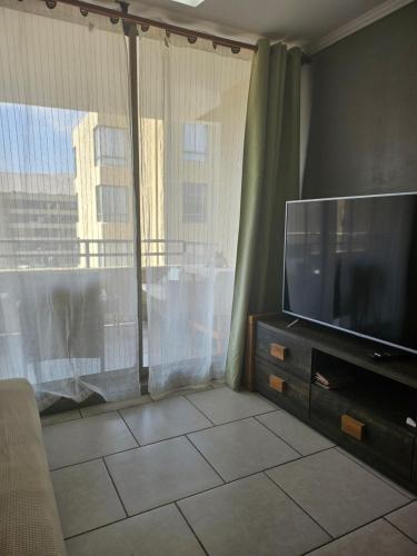 Μια τηλεόραση ή/και κέντρο ψυχαγωγίας στο departamento 6 Arica verano 2 habitaciones