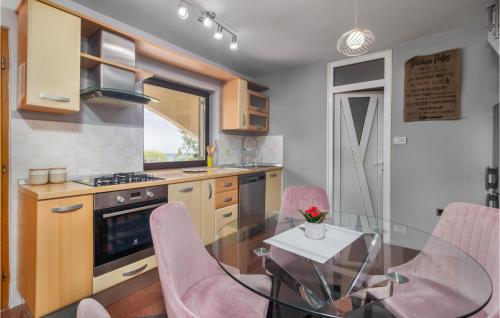 Beach Front Apartment In Crikvenica With Wifi