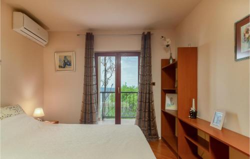 Beach Front Apartment In Crikvenica With Wifi