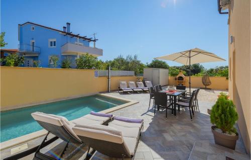 Four-Bedroom Holiday Home In Vodnjan