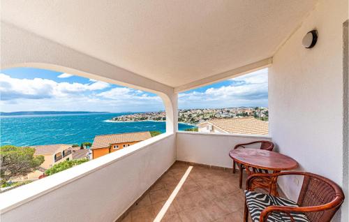 Gorgeous Apartment In Okrug Gornji