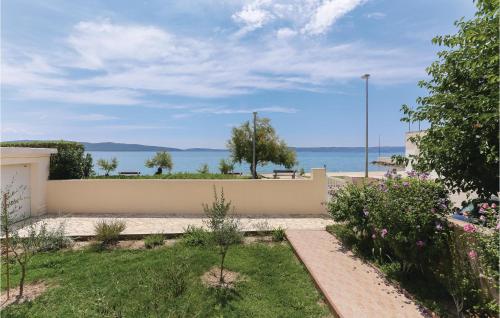 Two-Bedroom Apartment With Sea View In Kastel Kambelovac