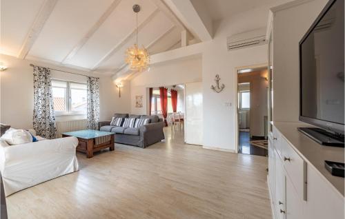 2 Bedroom Awesome Apartment In Zadar