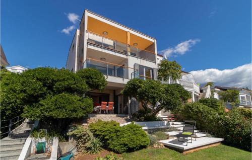 2 Bedroom Nice Apartment In Crikvenica