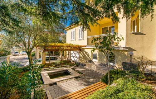1 Bedroom Cozy Apartment In Krk