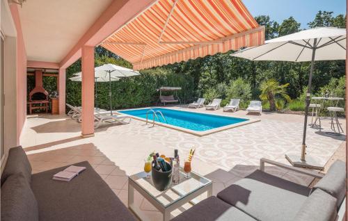 Awesome Home In Porec