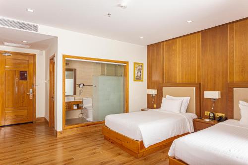Postel nebo postele na pokoji v ubytování Nhu Minh Plaza Danang Hotel