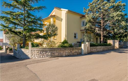 1 Bedroom Cozy Apartment In Krk