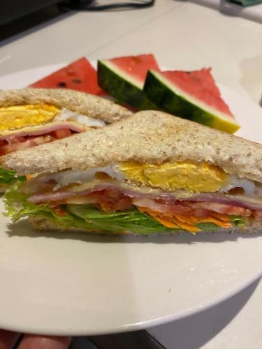Makanan di atau berdekatan hotel