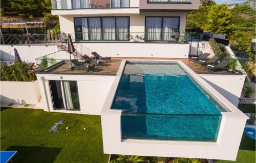 Stunning Home In Klis