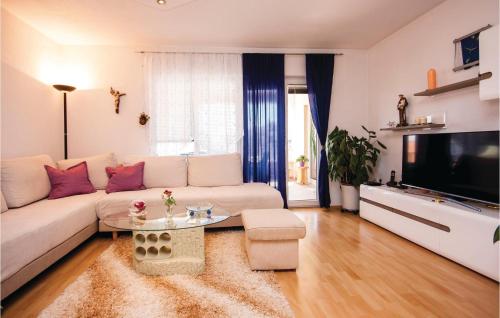 Posezení v ubytování Three-Bedroom Apartment In Vodice