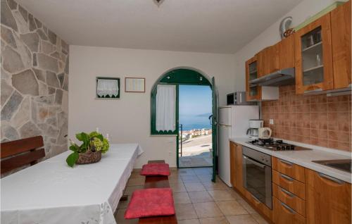 Kuchyň nebo kuchyňský kout v ubytování Holiday Home Makarska Puharici