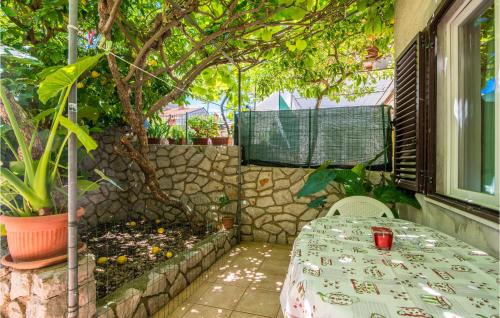 Beautiful Apartment In Mali Losinj With Wifi