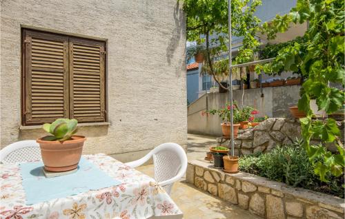 Beautiful Apartment In Mali Losinj With Wifi